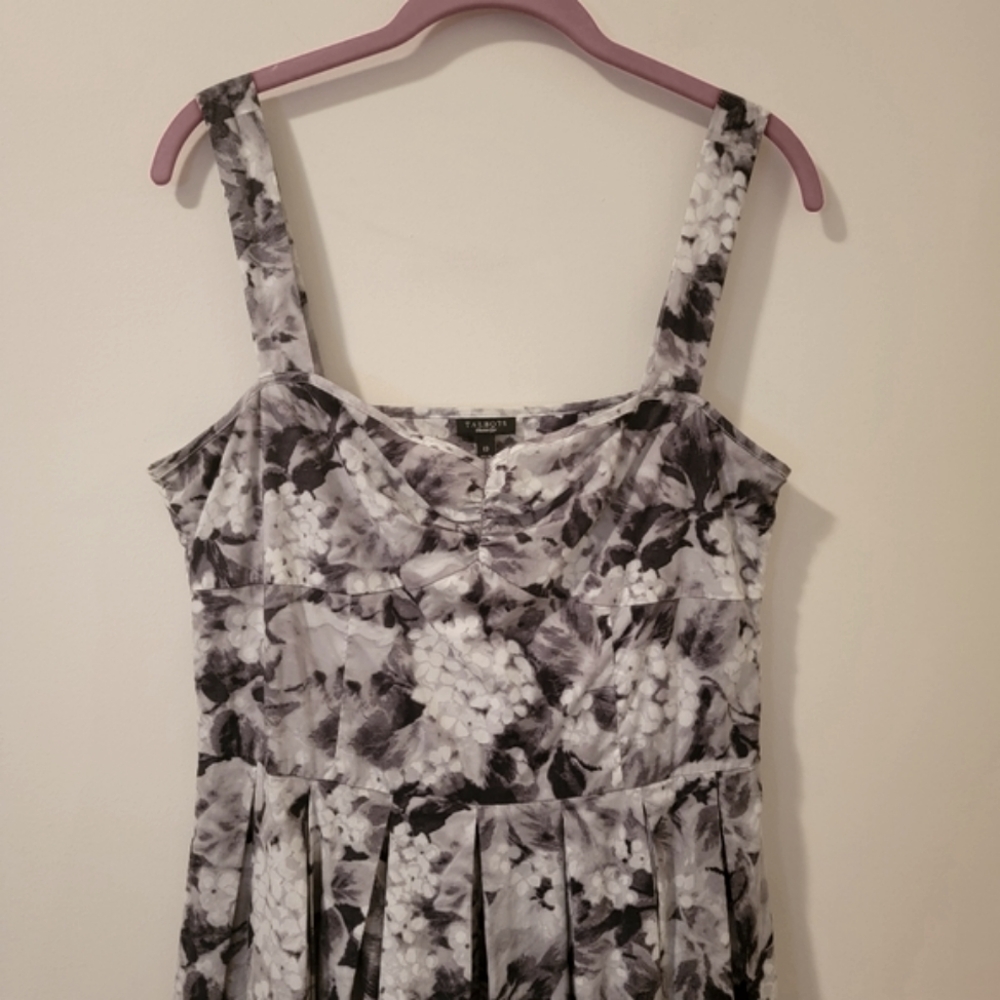 Talbots Floral Black, Grey & White Sleeveless Pleated Dress Size 10 - Picture 3 of 10